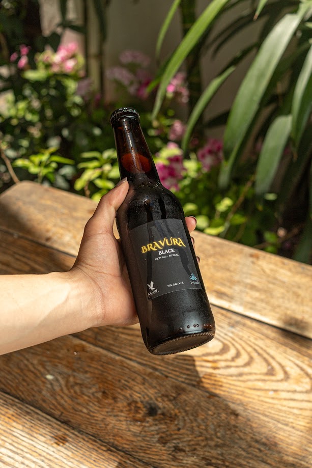 Cerveza artesanal con mezcal Bravura