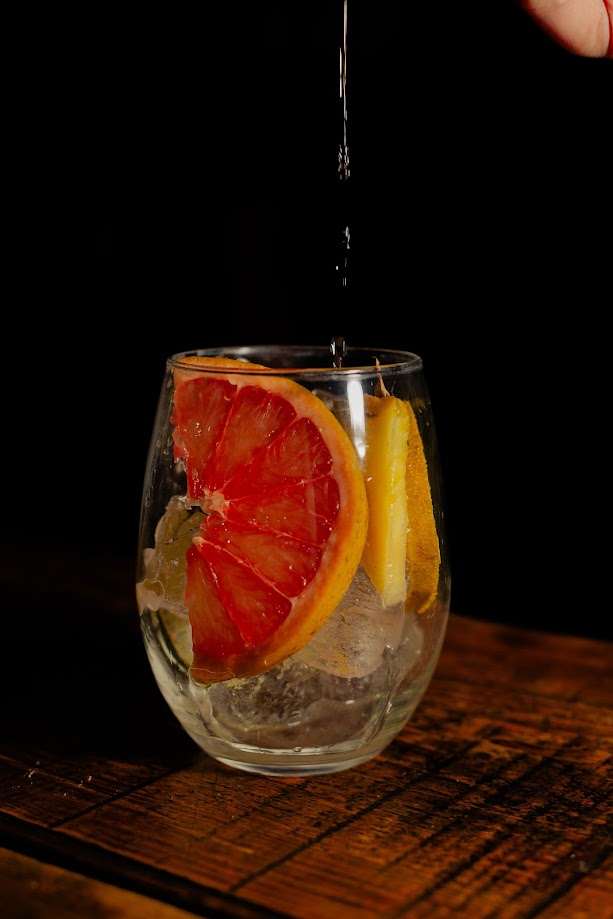 Gin: Cítricos, frutos rojos o pepino con romero