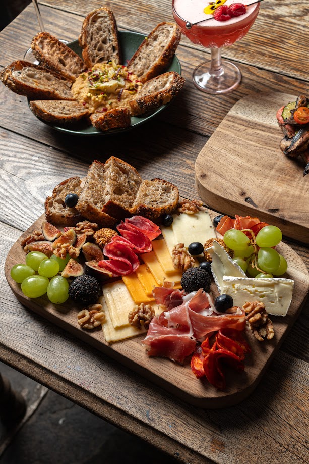Tabla de quesos y carnes frías