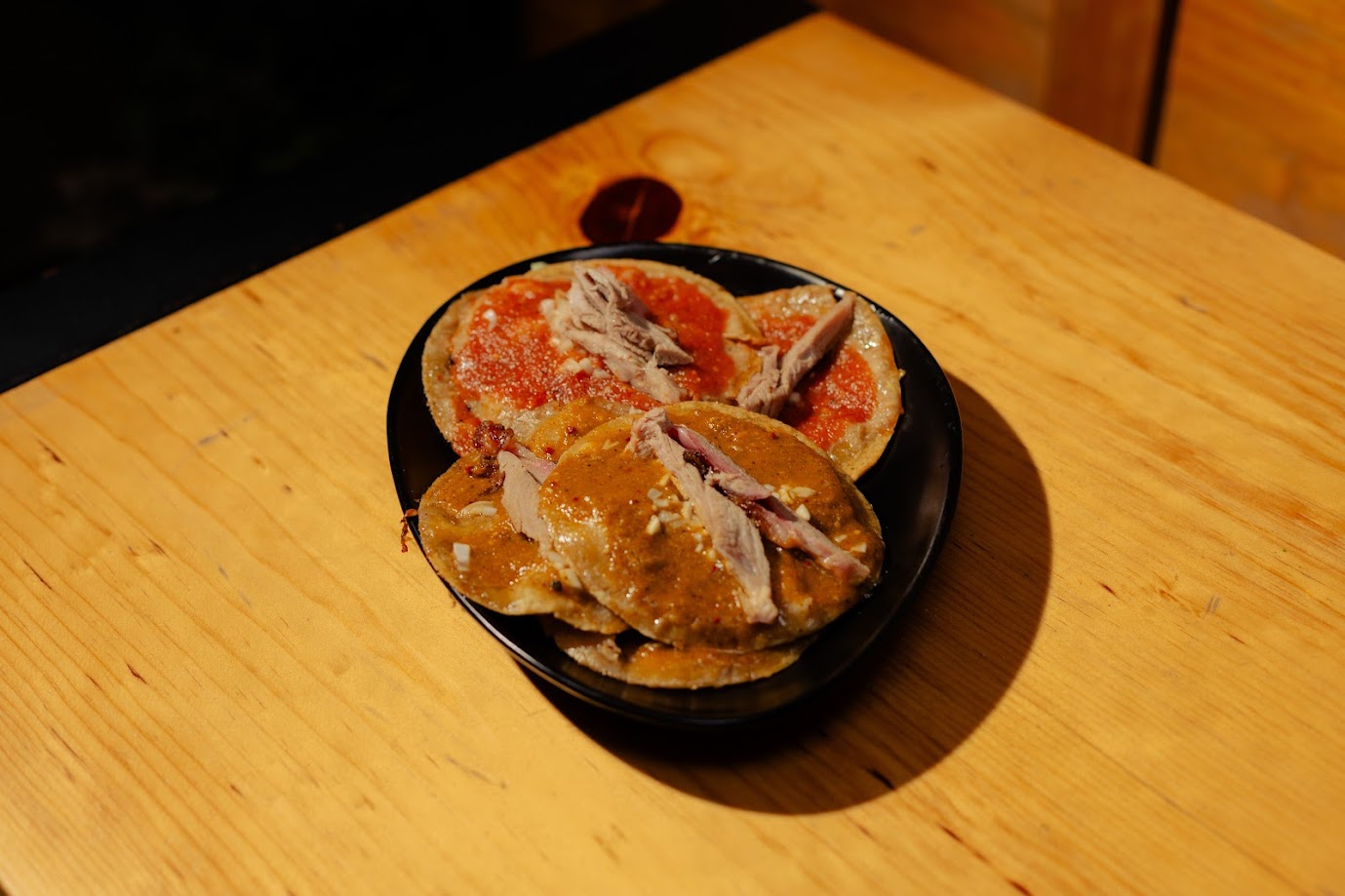 Chalupas con chamorro ahumado